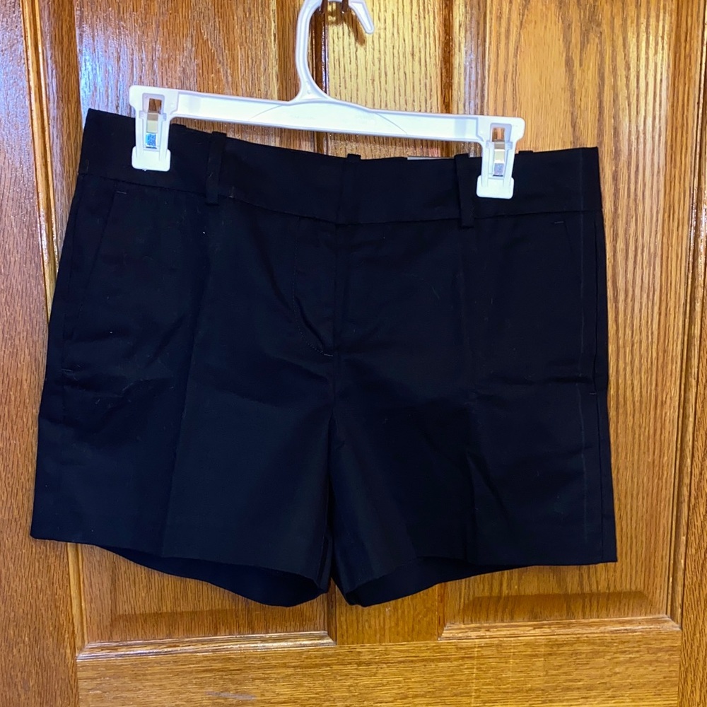 Ann Taylor Signature 5” Inseam Black Shorts